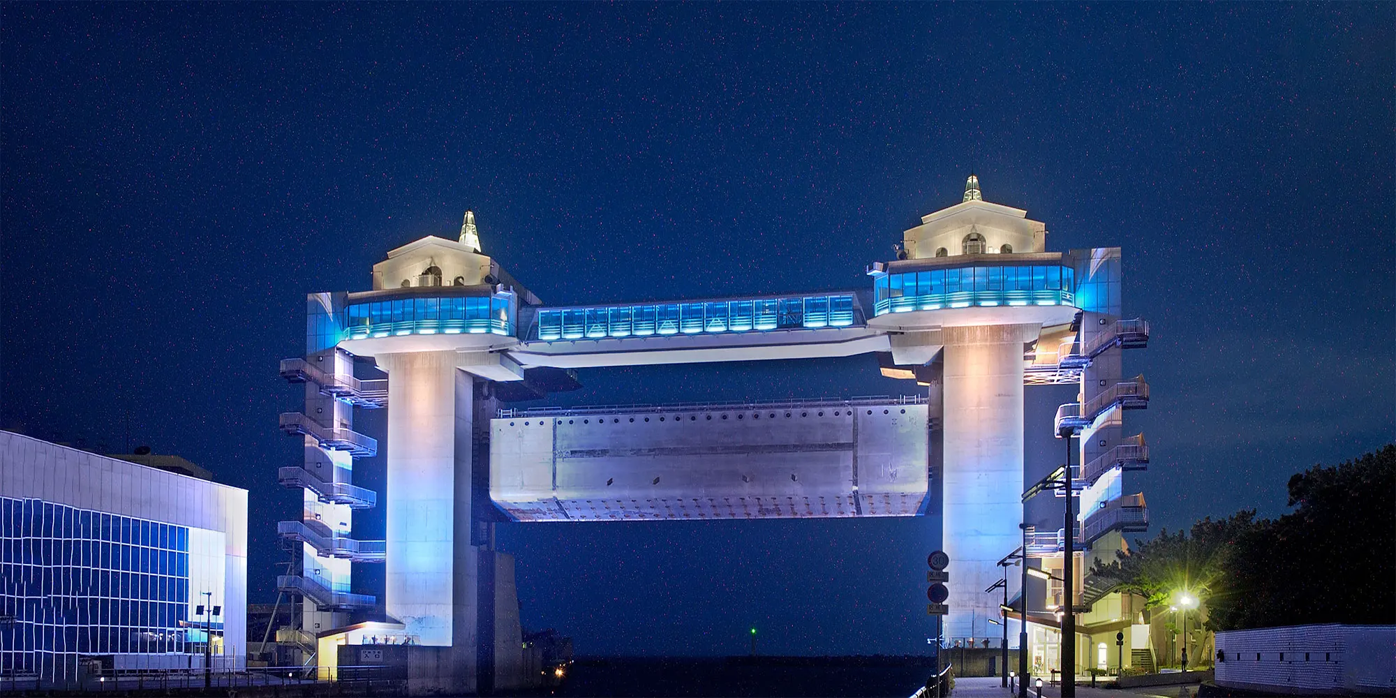 VIEW-O Water Gate with Observatory